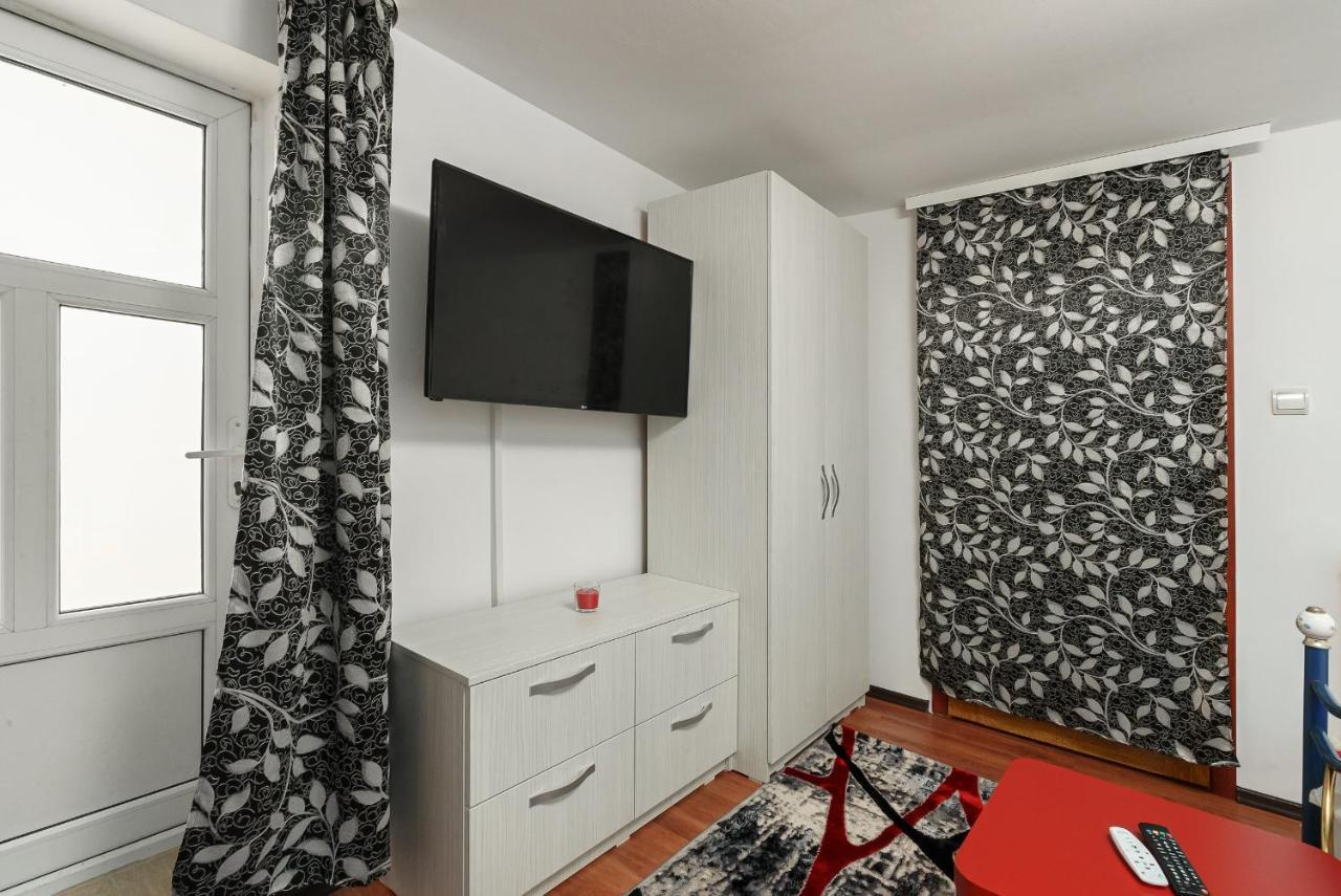 Stone Gate Apartment #3 Bucareste Exterior foto